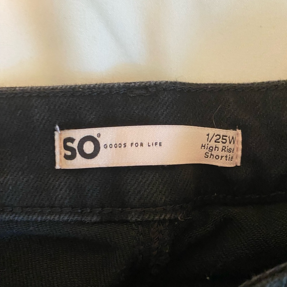 Kohl’s women’s black denim shorts.